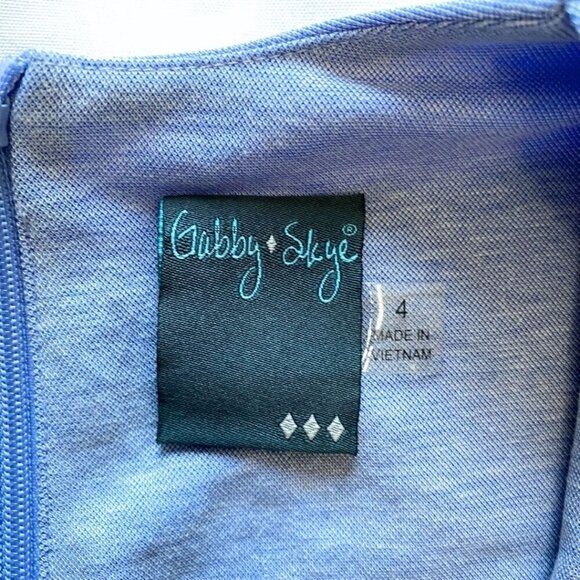 NWT GABBY SKYE CHAMBRAY FLOUNCE TWISTED FRONT MINI DRESS IN LIGHT BLUE - 4 - Picture 6 of 10